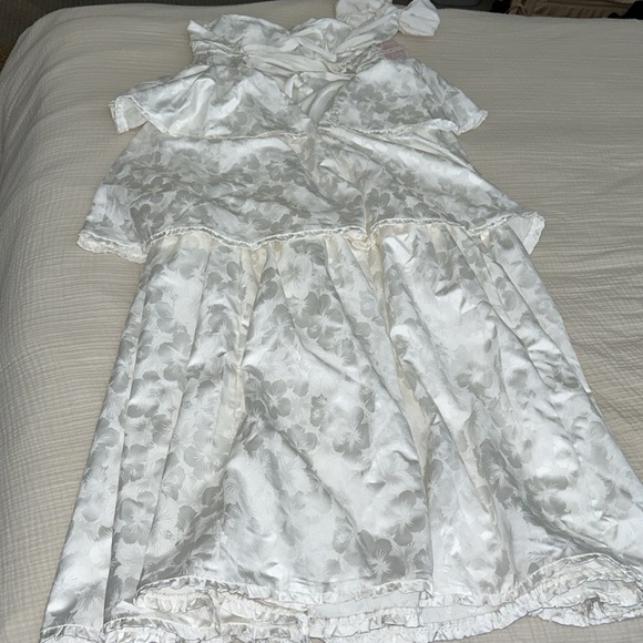 V Chapman Dress - Picture 10 of 17